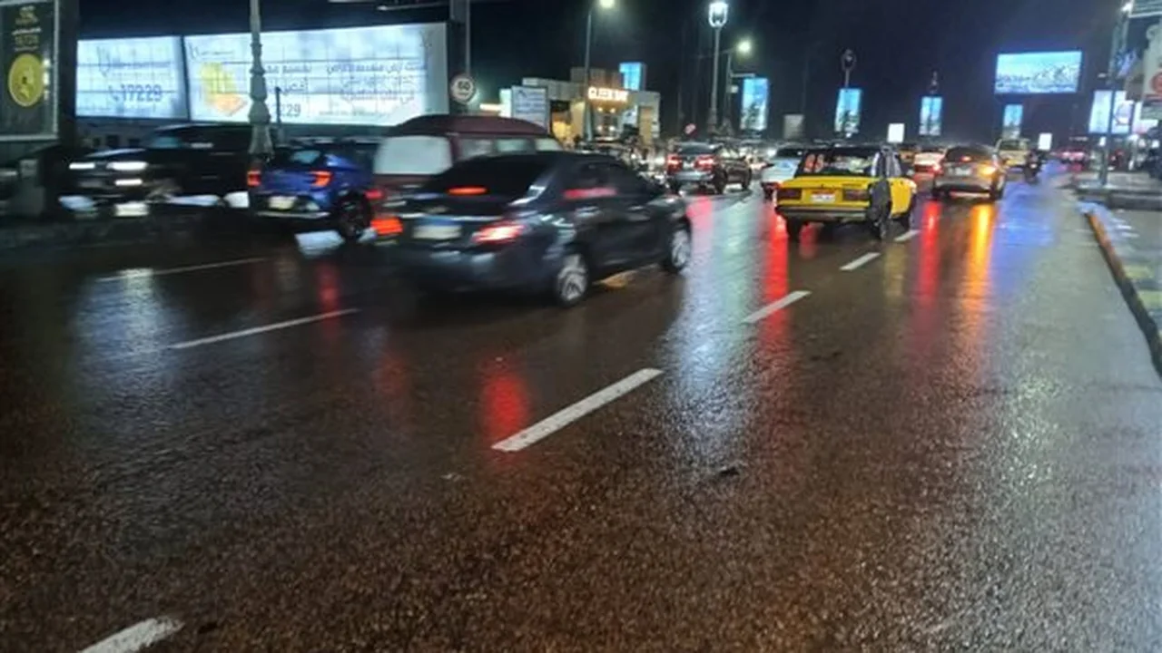 تواصل هطول الأمطار متفاوتة الشدة وسط استمرار حالة الطقس السيء بالإسكندرية